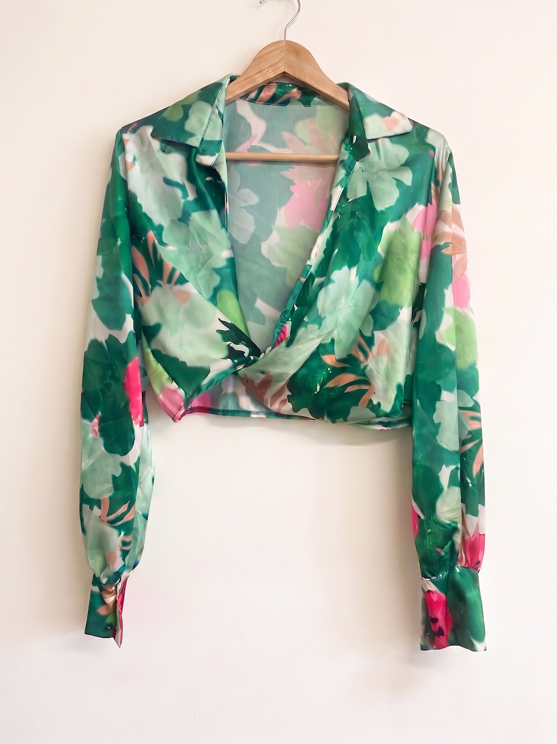 Floral Print Cropped Shirt with Twist Front & Balloon Sleeves – Green & Pink