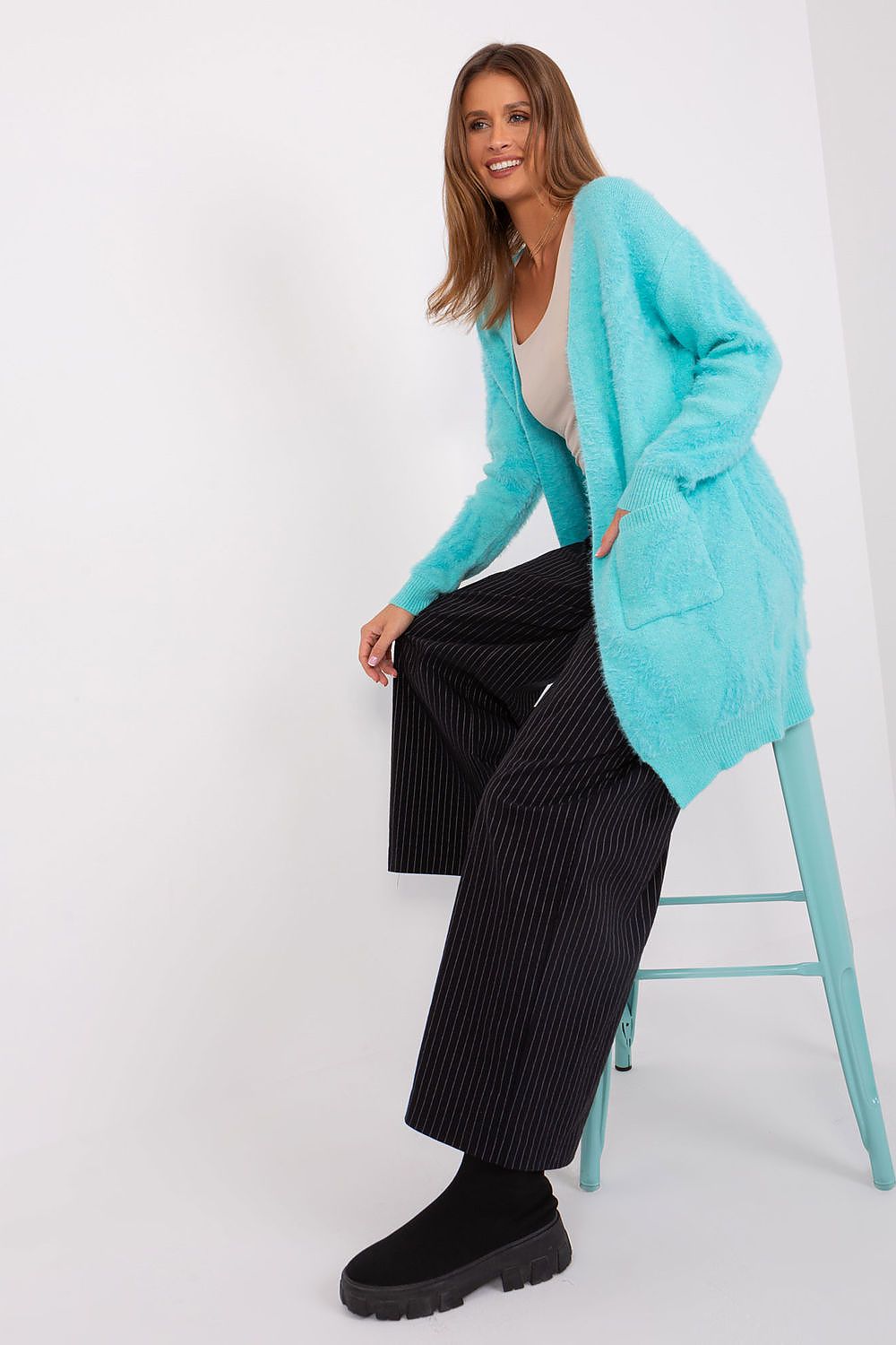  Cardigan model 188285 AT 