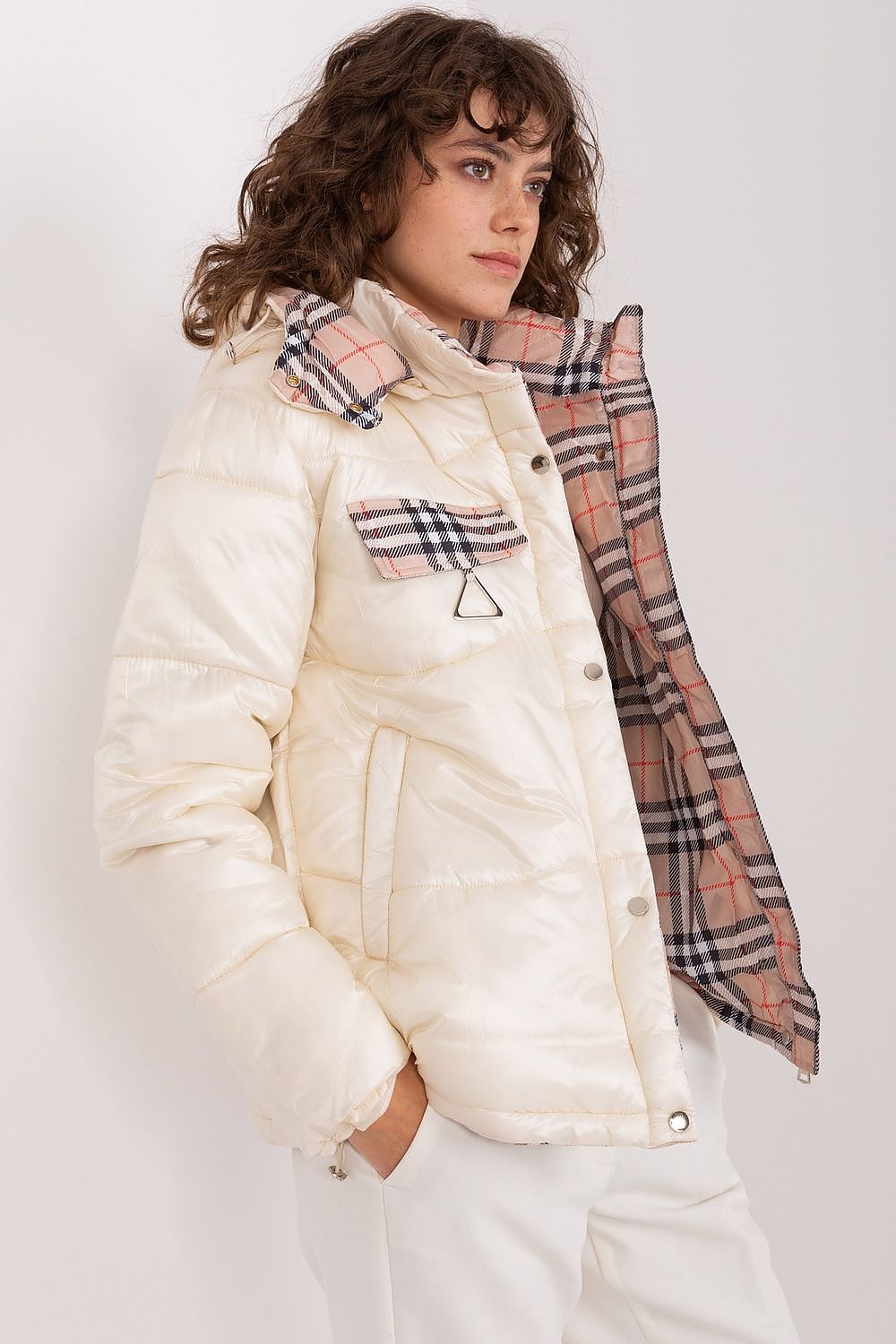  Jacket model 190274 Trendy. ING 