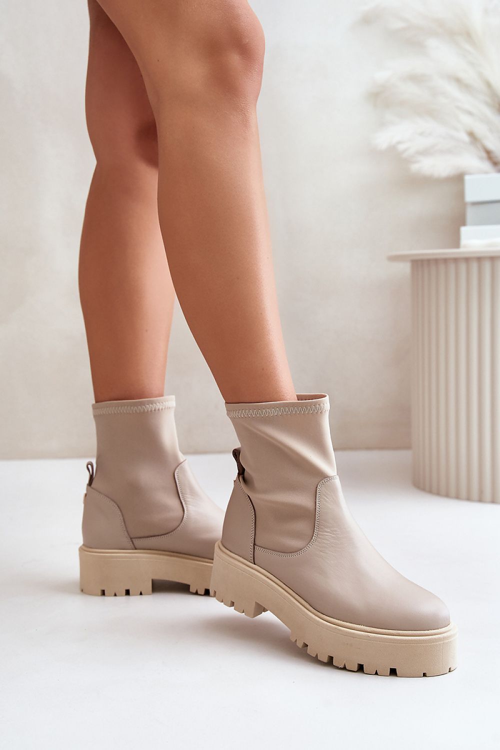  Boots model 201000 Step in style 