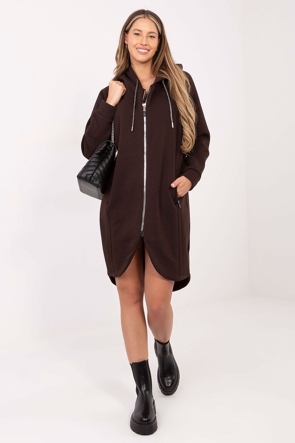 Sweatshirt model 221801 Relevance 