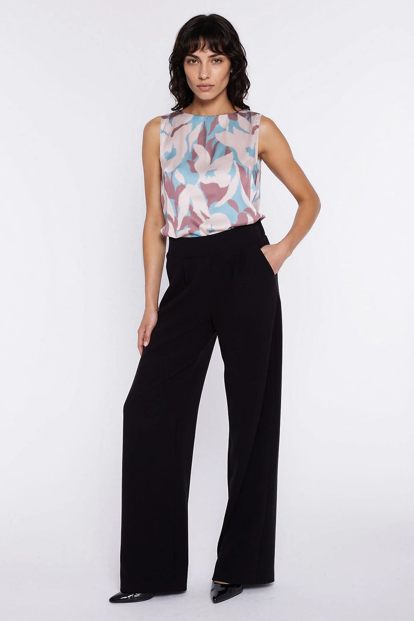  Women trousers model 225825 Nife 