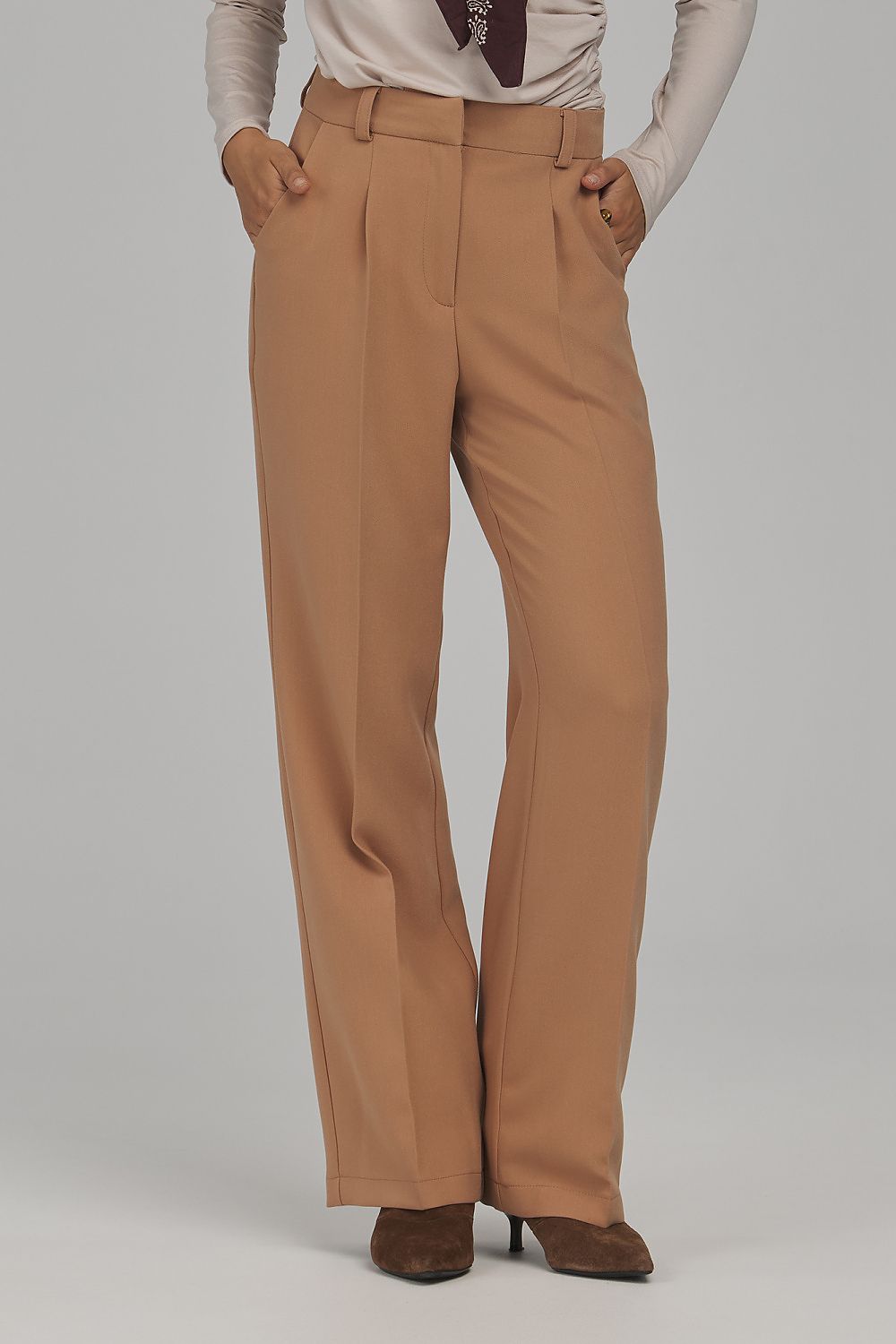  Women trousers model 231344 Nife 